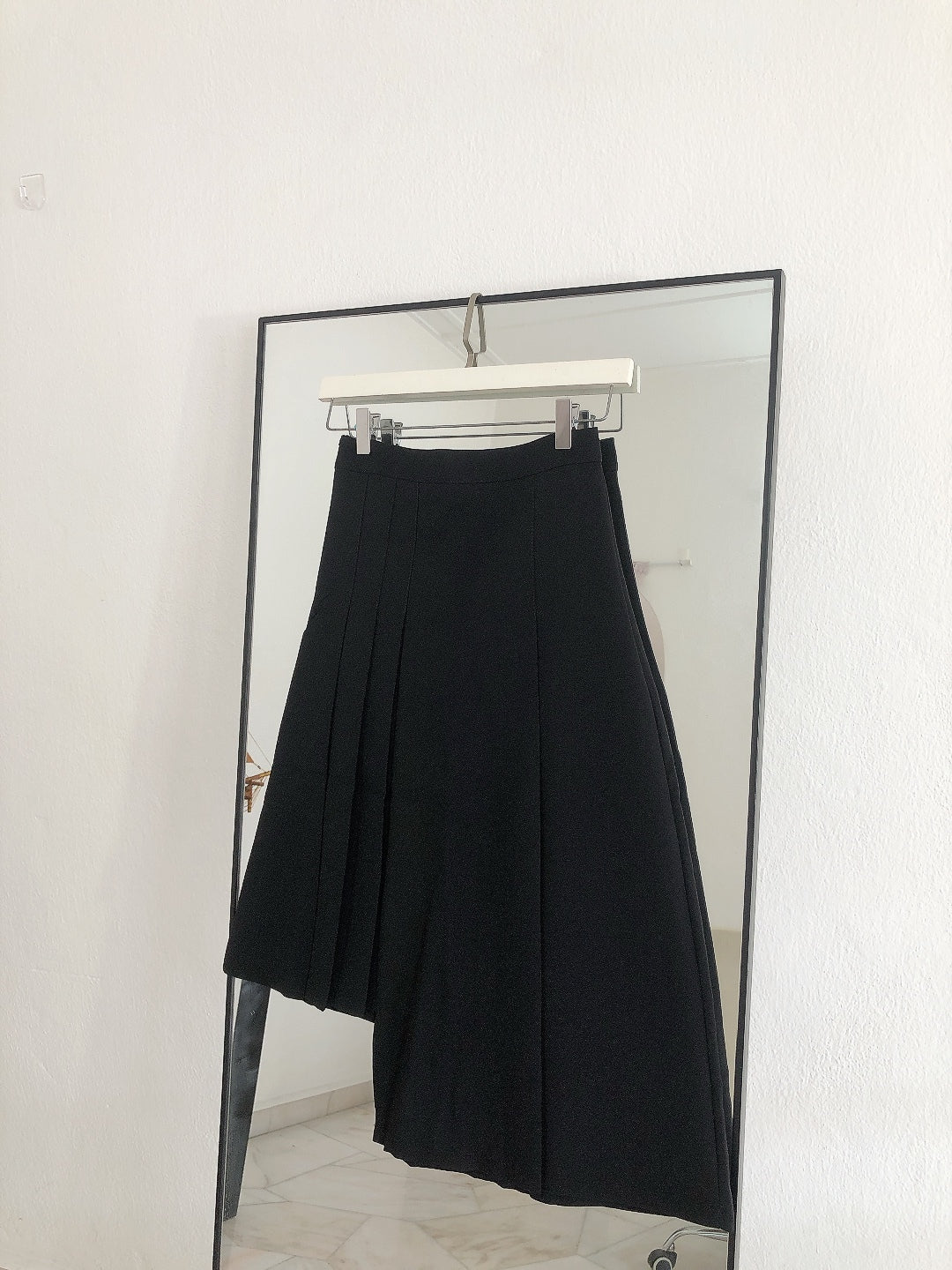 BLACK SKIRT