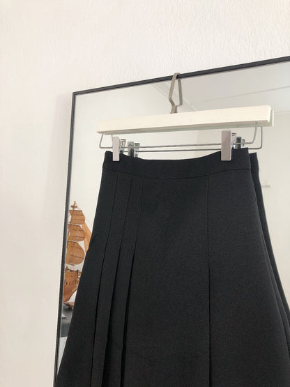 BLACK SKIRT