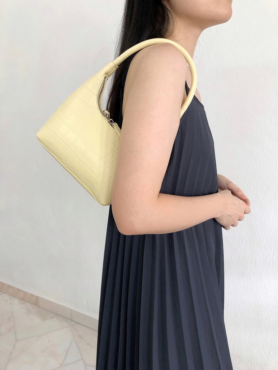 LADY YELLOW BAG