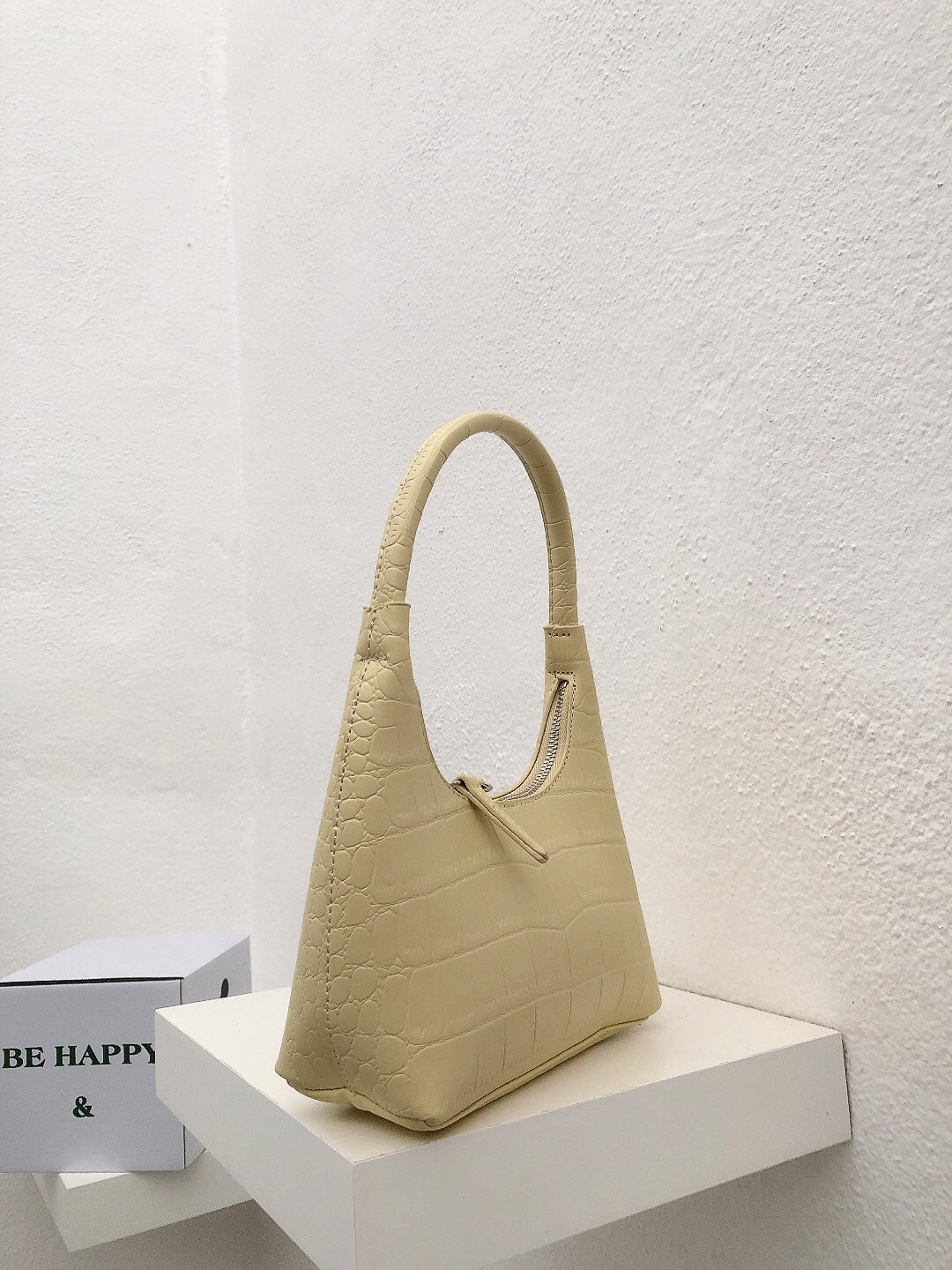 LADY YELLOW BAG