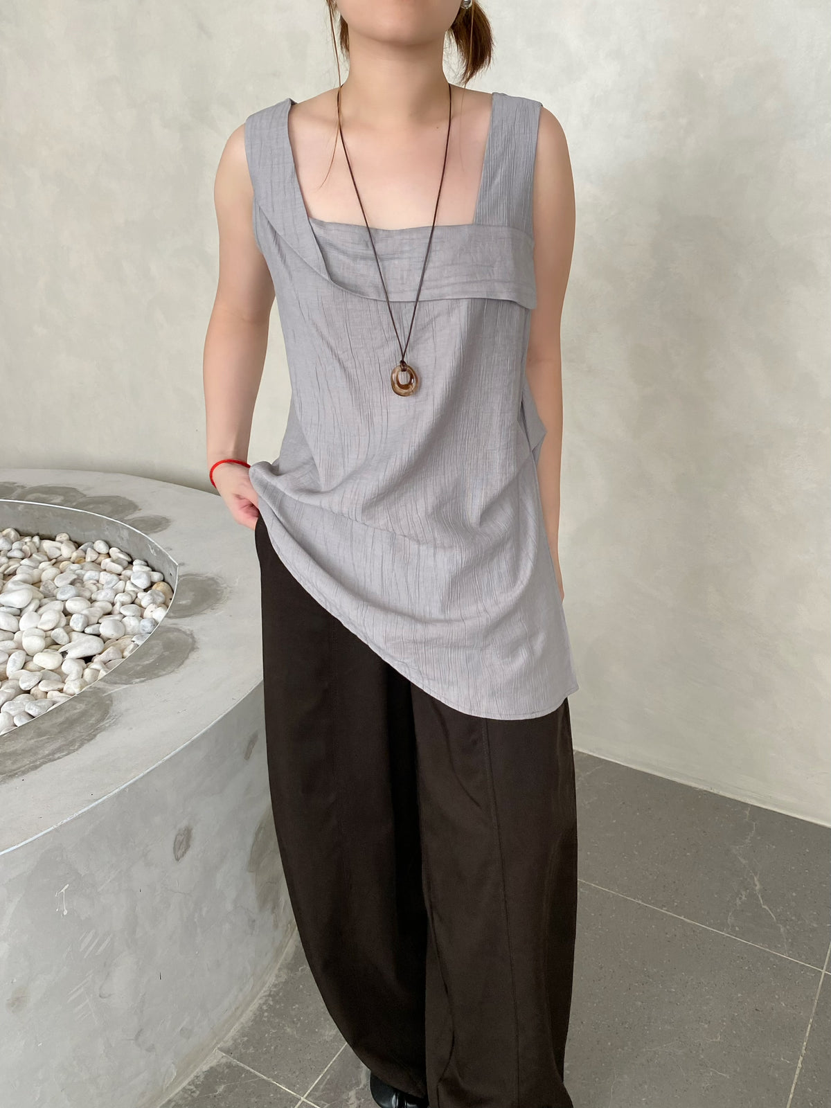 DAISY SINGLET TOP IN GREY/BROWN