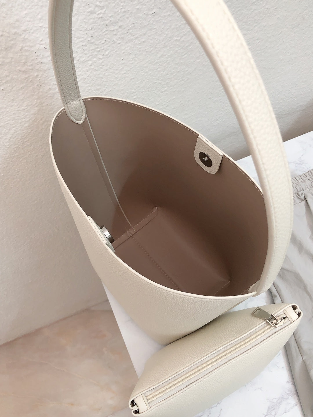ALO BUCKET BAG