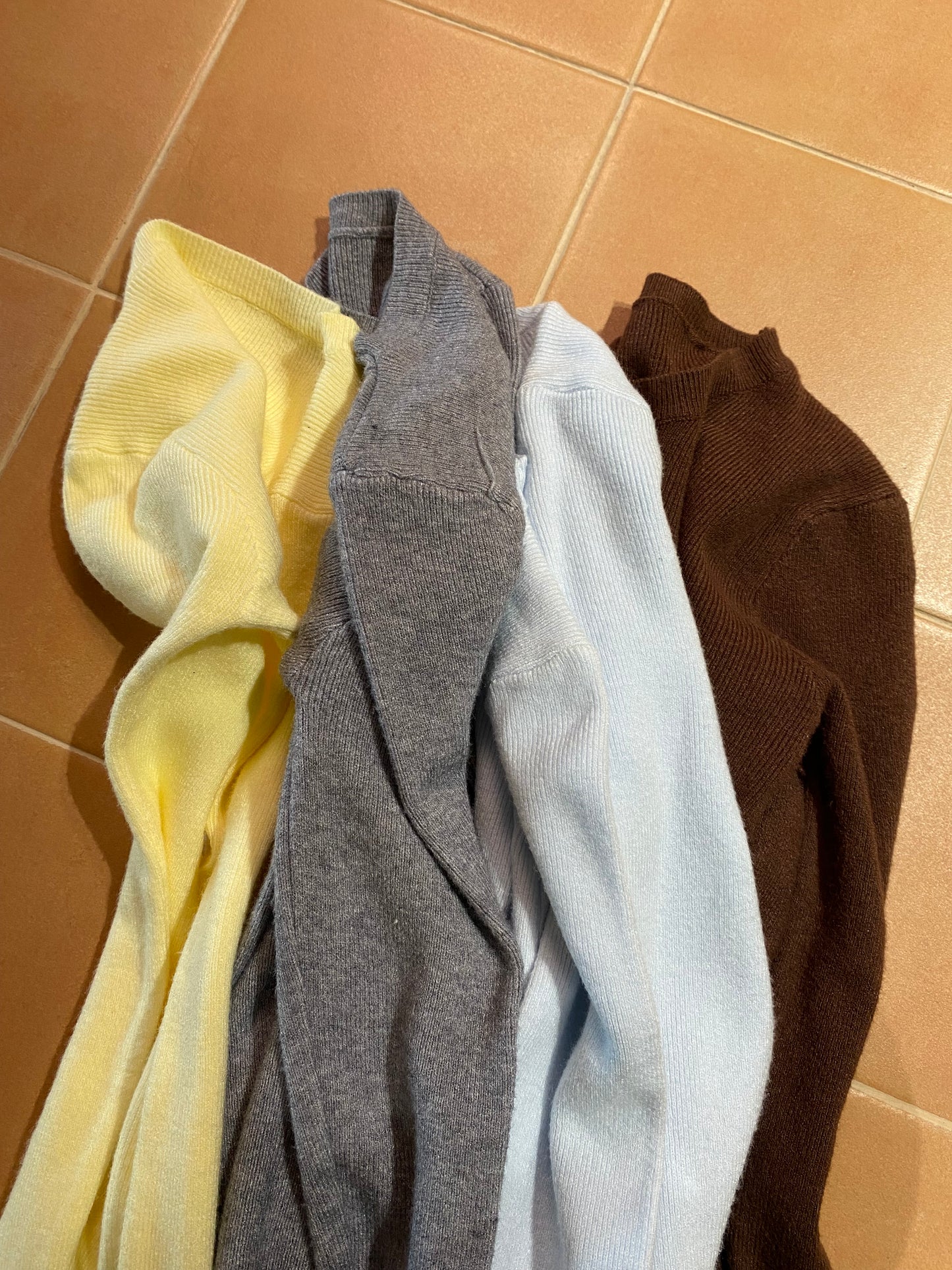 BASIC LONG SLEEVE TOP IN GREY/YELLOW/BLUE/BROWN