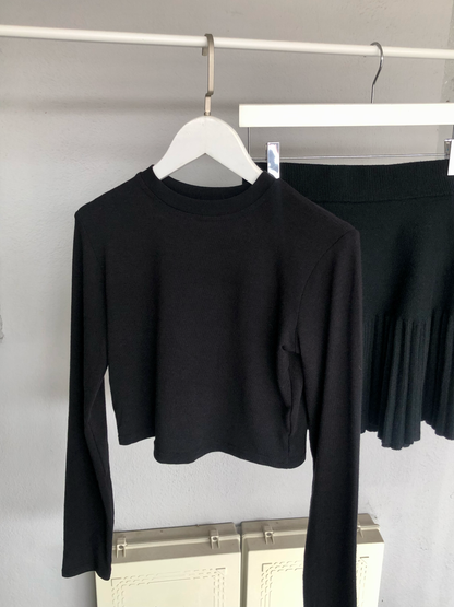 BLACK LONG SLEEVE TOP
