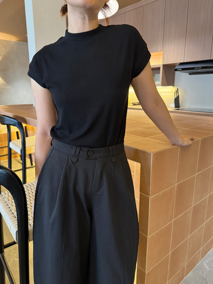 BASIC BLACK TEE