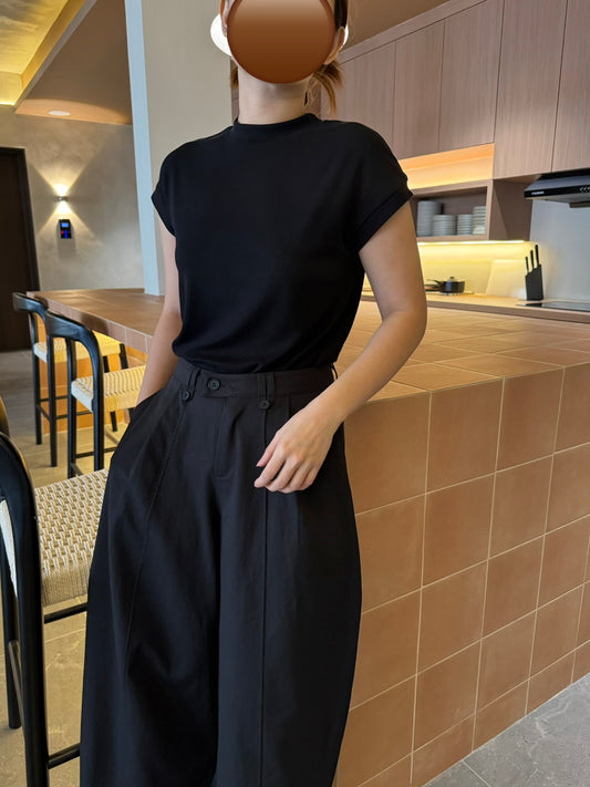 BASIC BLACK TEE