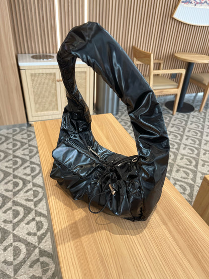 BLACK SHOULDER BAG