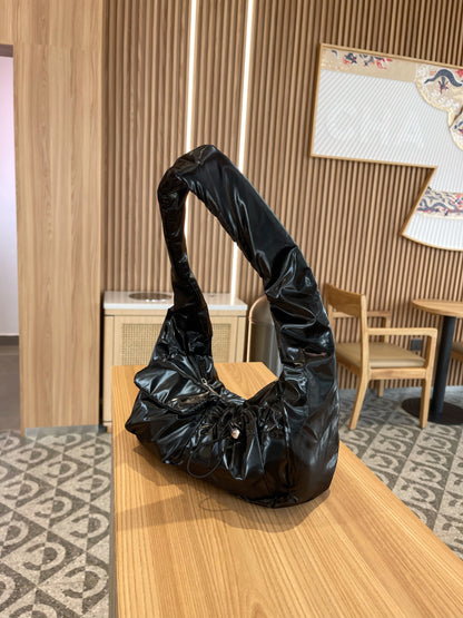BLACK SHOULDER BAG