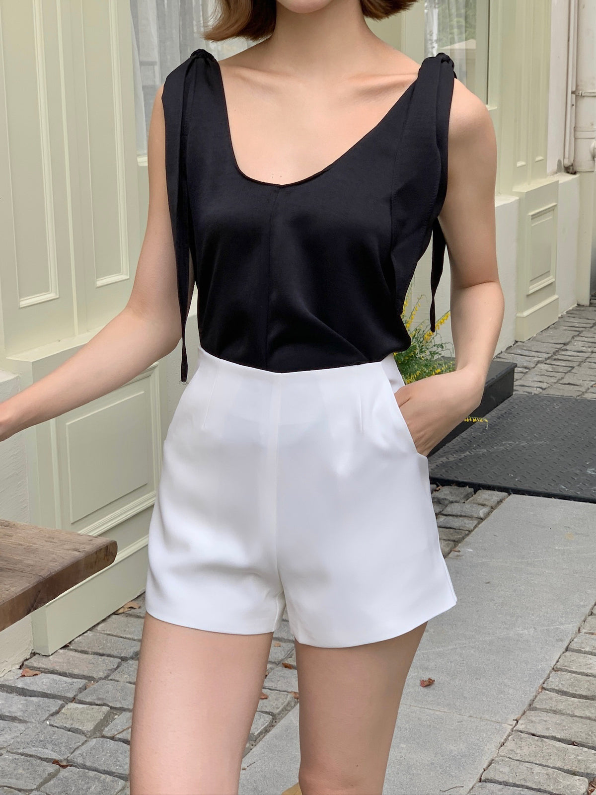 CHLOE HIGHWAIST SHORT IN WHITE/BLACK/BLUE