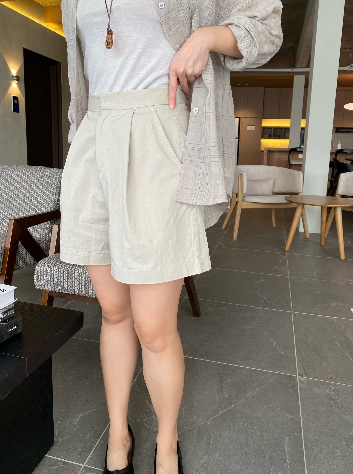 TERRY HIGH WAIST SHORT IN BEIGE/NAVYBLUE