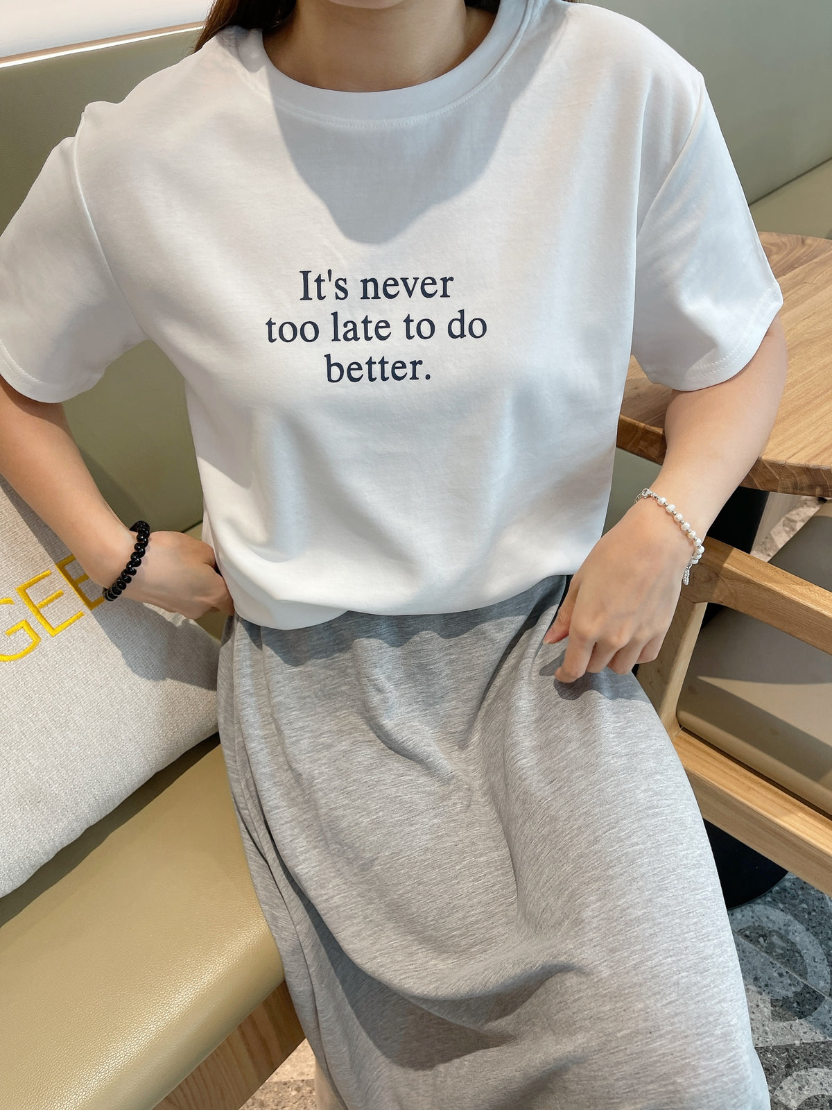 WORLD BASIC TEE IN WHITE/BEIGE