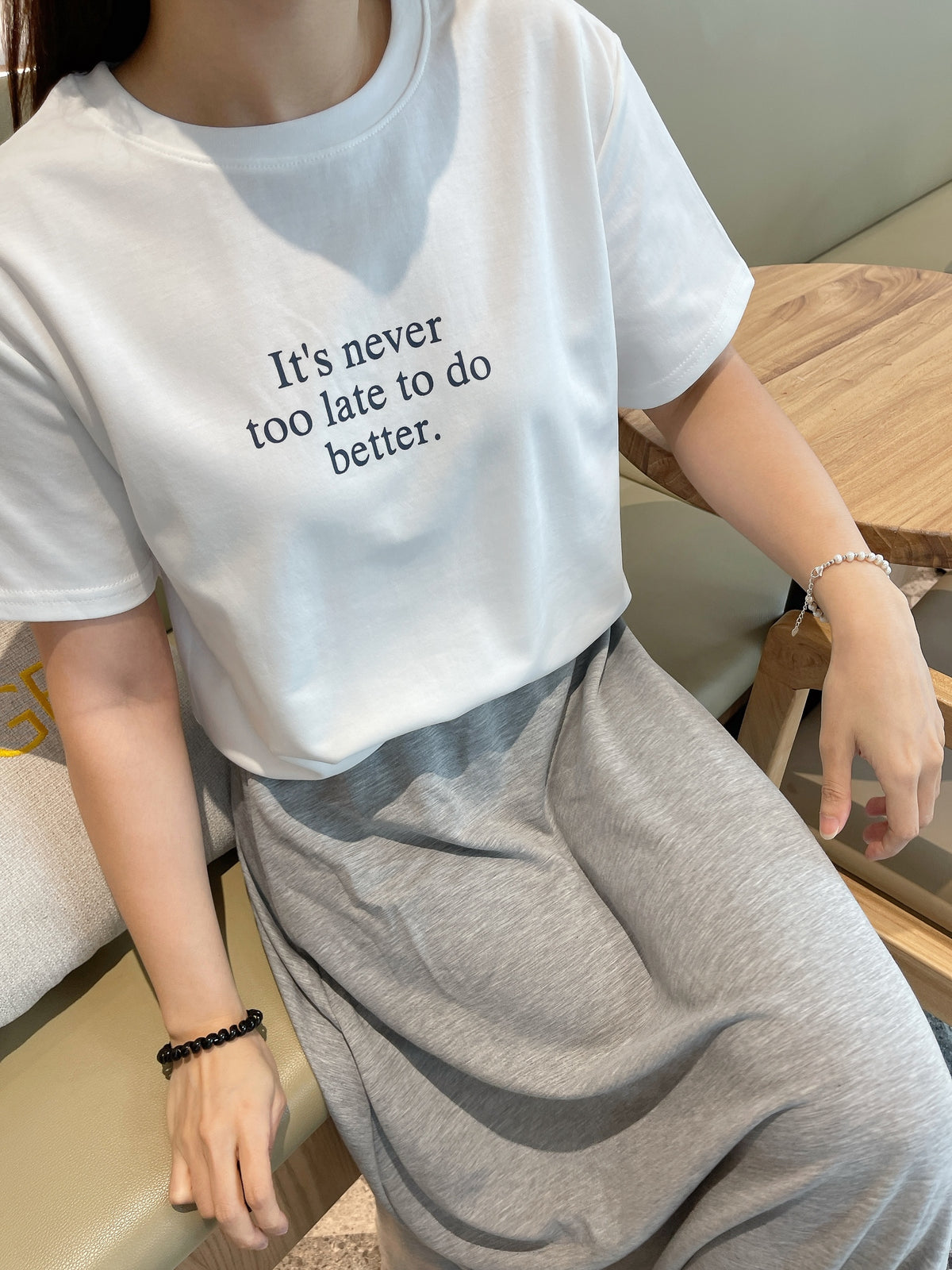 WORLD BASIC TEE IN WHITE/BEIGE