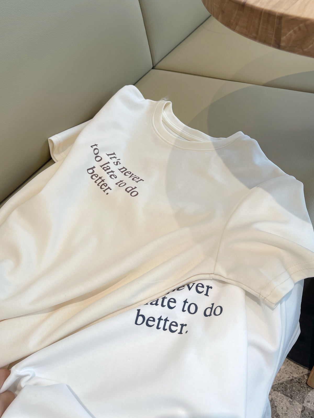 WORLD BASIC TEE IN WHITE/BEIGE
