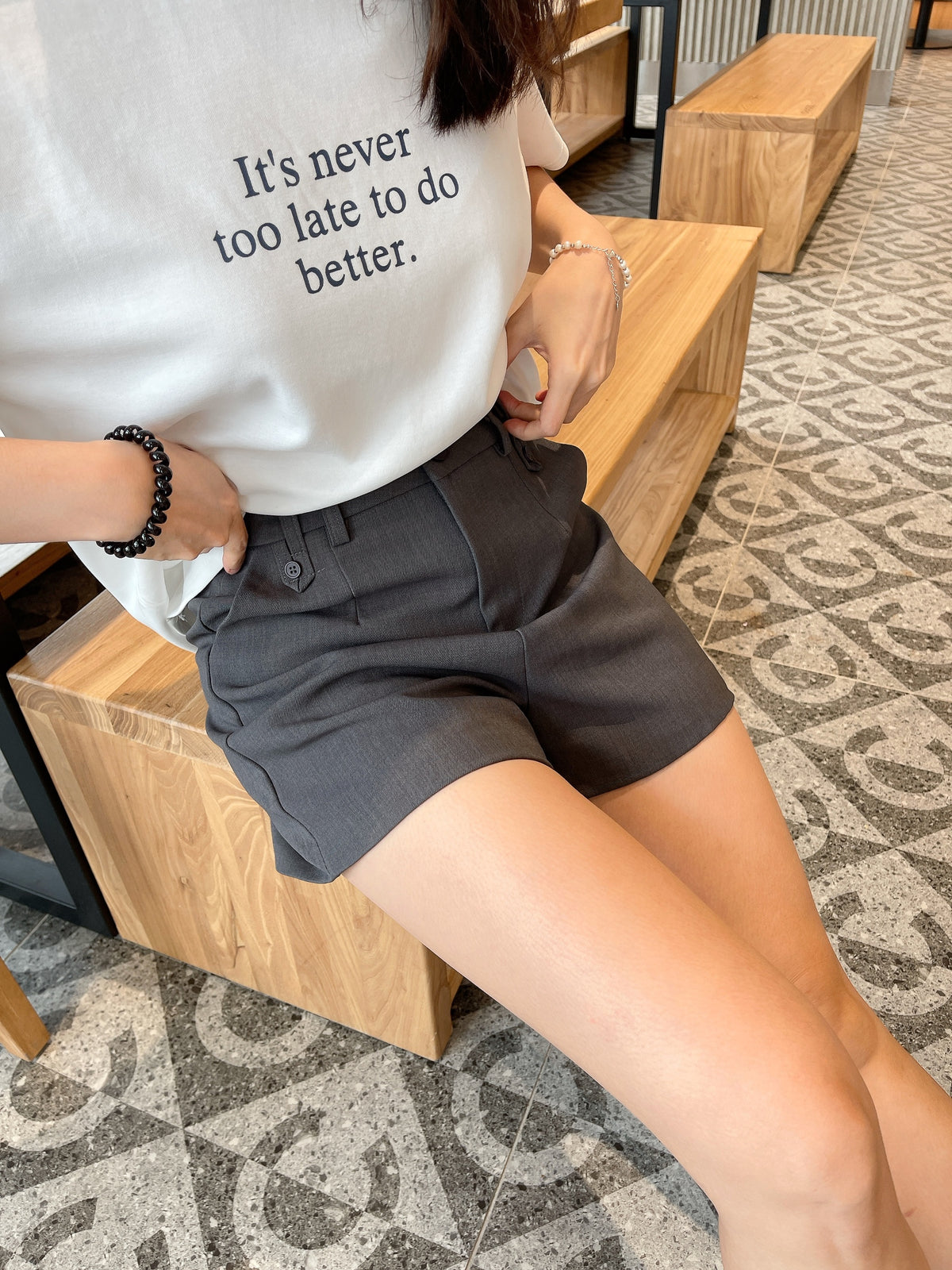 WORLD BASIC TEE IN WHITE/BEIGE