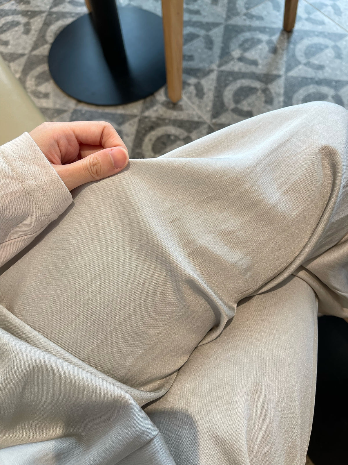 JAMIE TROUSERS IN TEA WHITE/SILVER GREY