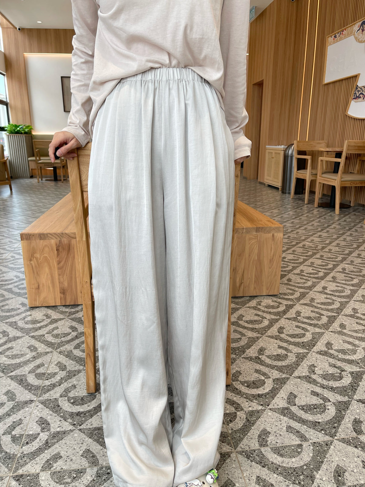 JAMIE TROUSERS IN TEA WHITE/SILVER GREY