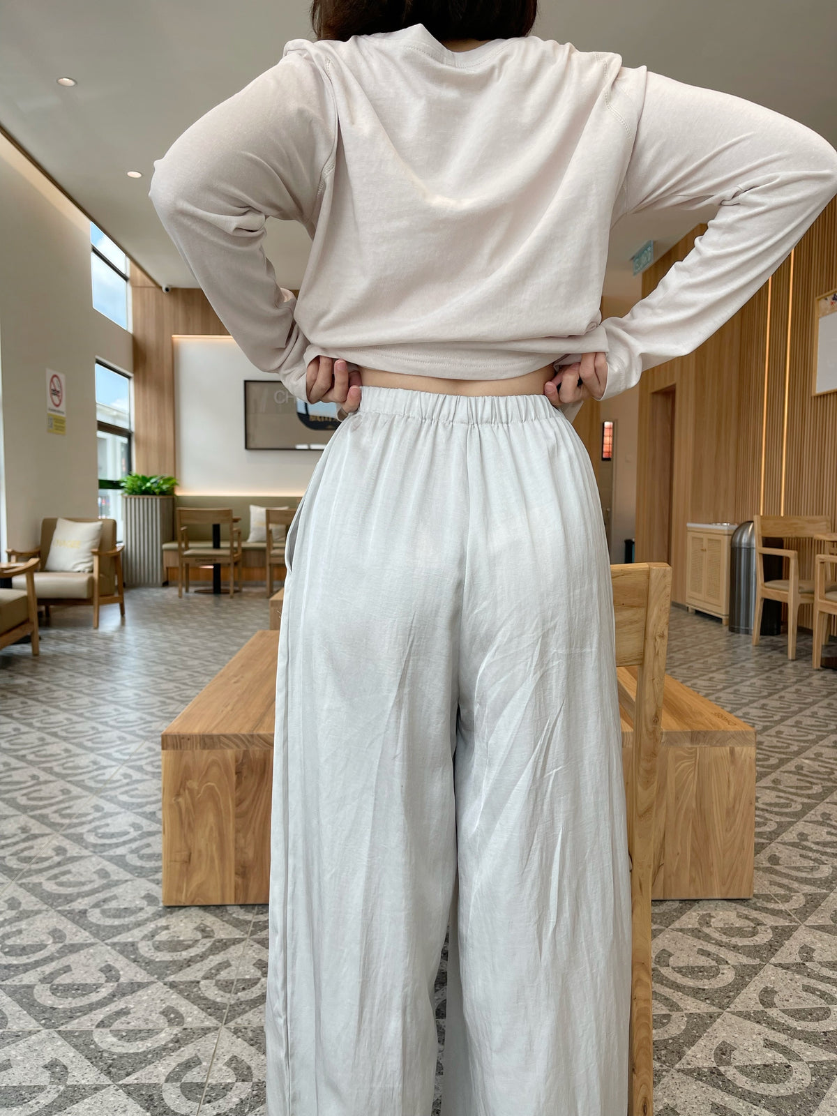 JAMIE TROUSERS IN TEA WHITE/SILVER GREY