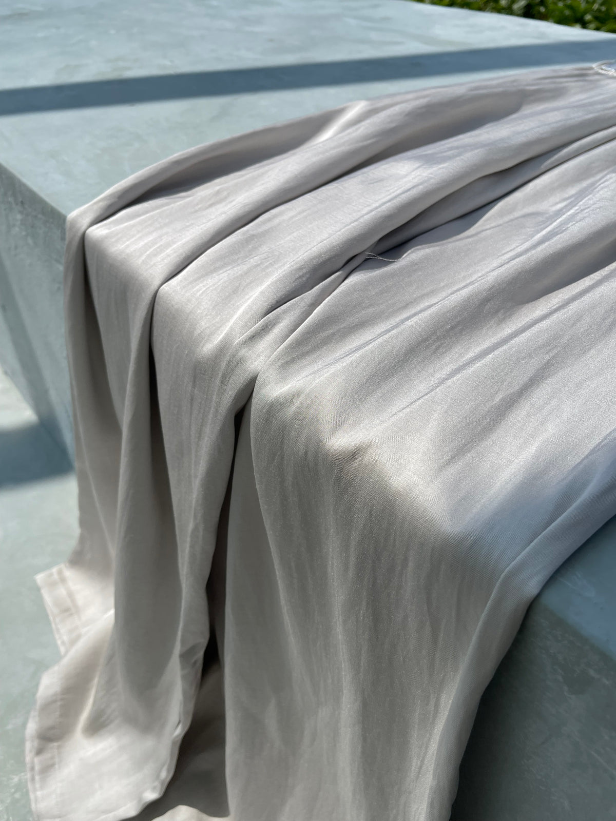 JAMIE TROUSERS IN TEA WHITE/SILVER GREY