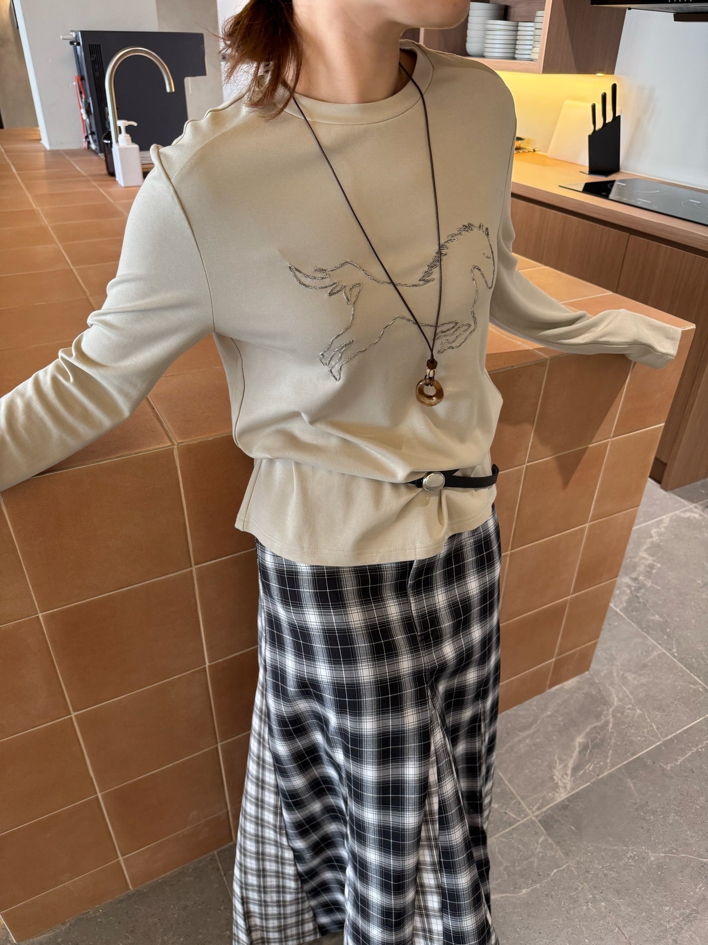 EMBROIDERED HORSE LONG SLEEVE TOP