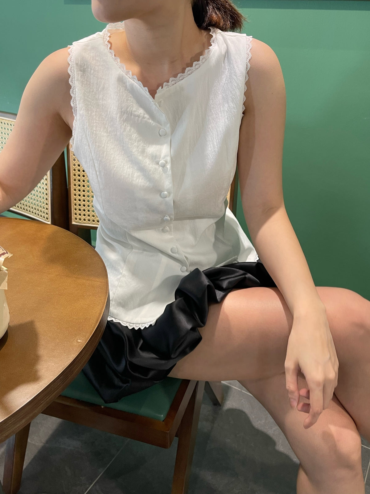 WHTIE LACE SINGLET TOP