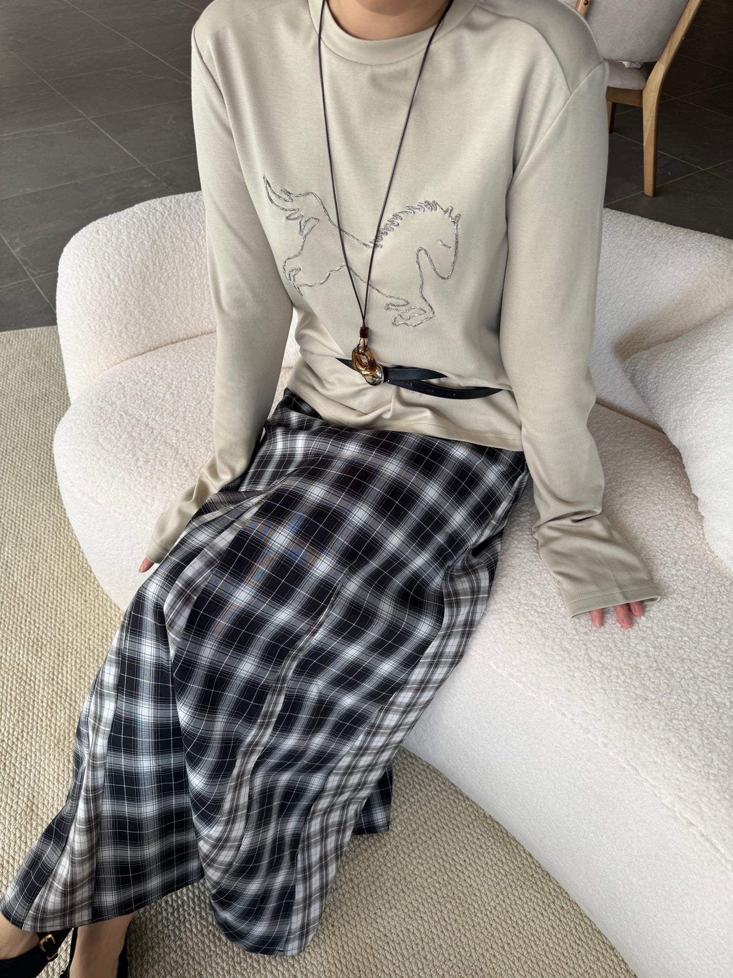 EMBROIDERED HORSE LONG SLEEVE TOP