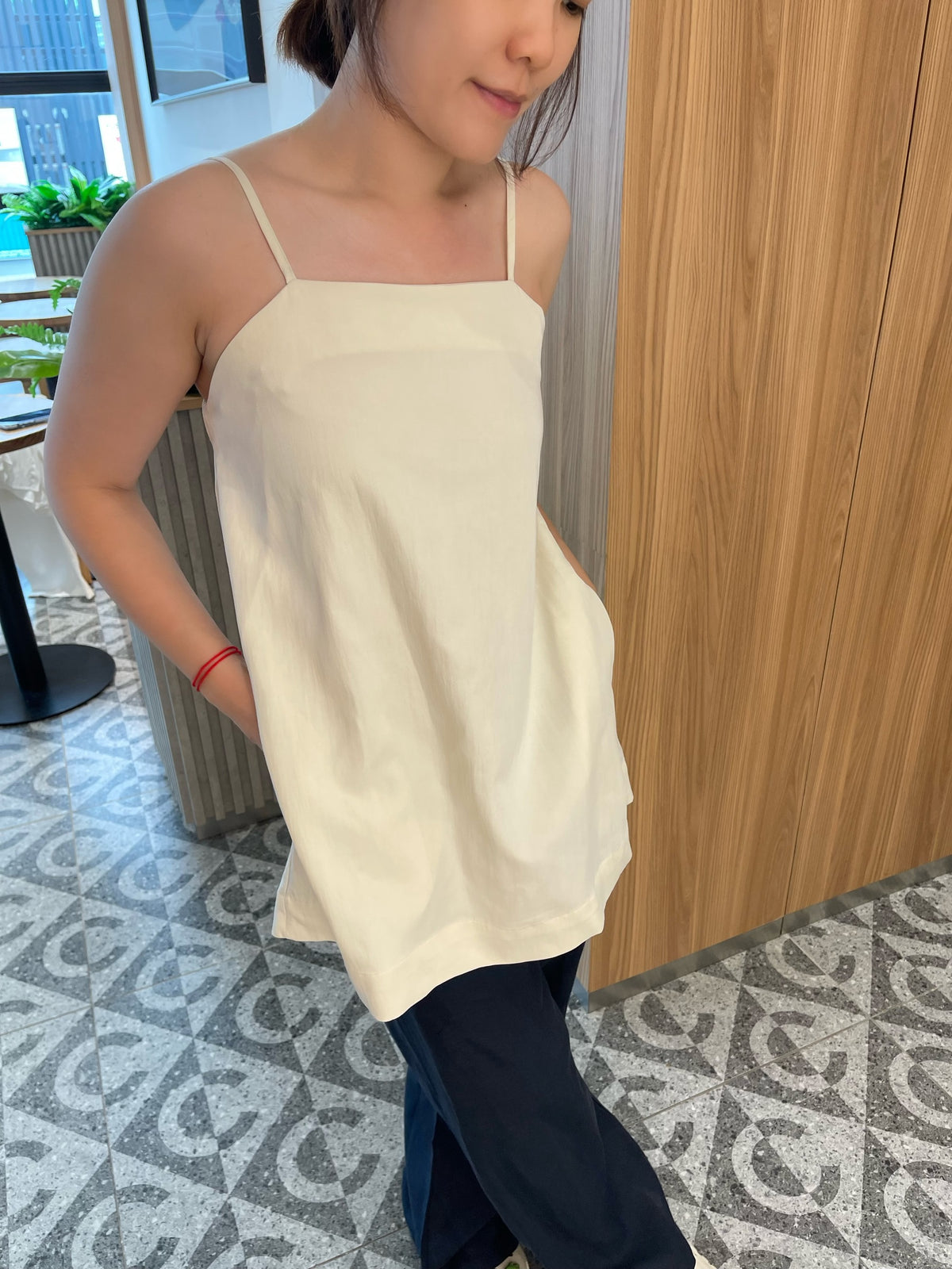 BELLA SINGLET TOP IN BEIGE/BLACK