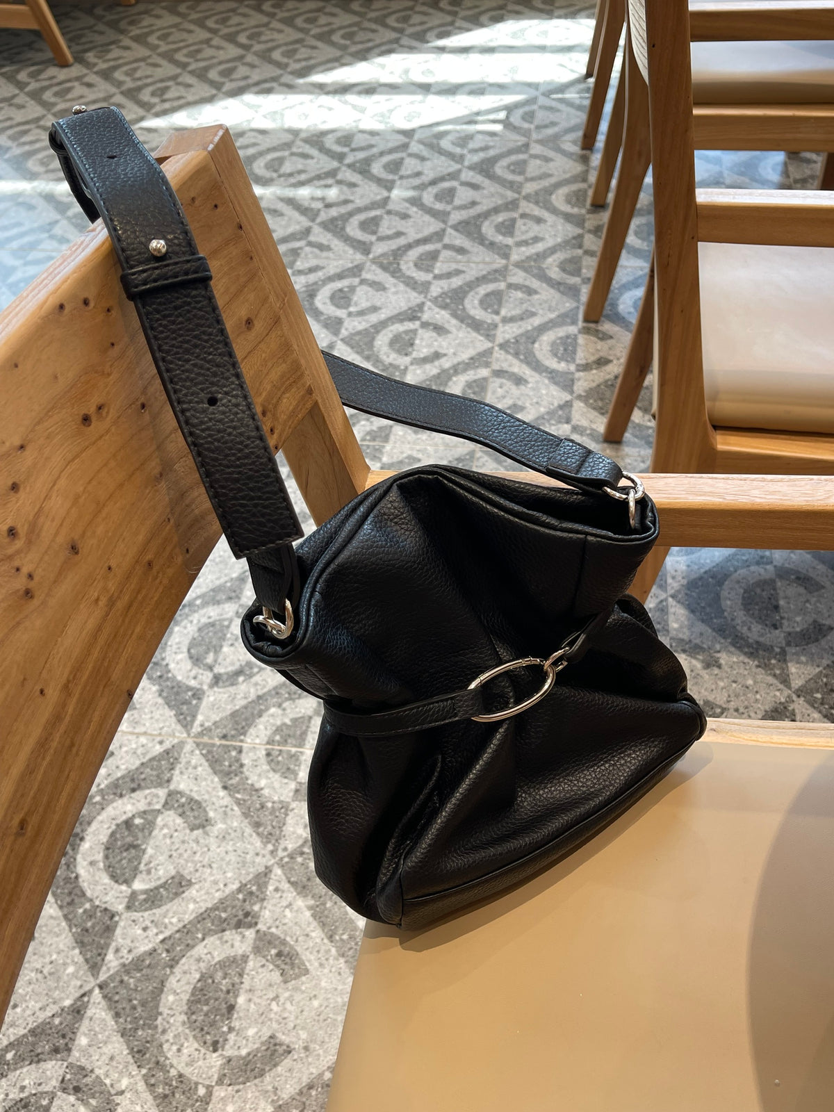 BLACK BUCKET BAG
