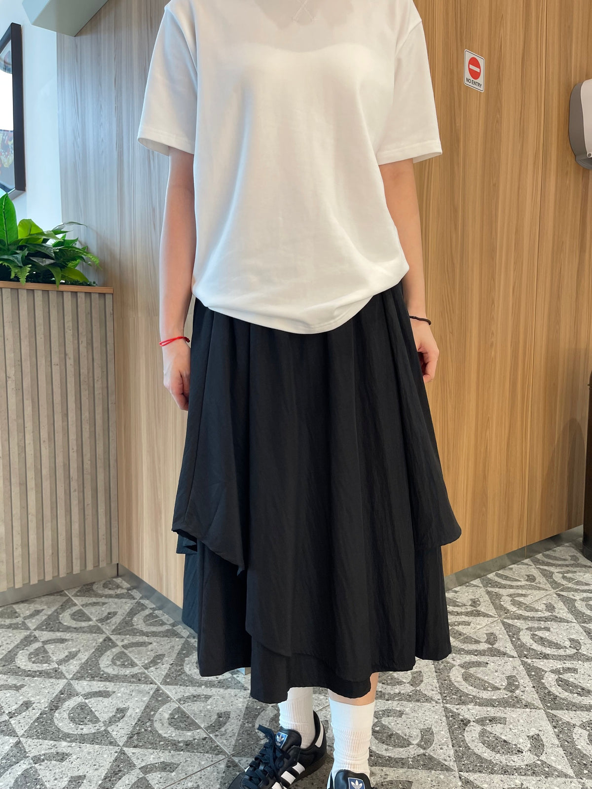 NYLON DESIGN SKIRT IN WHITE/BLACK