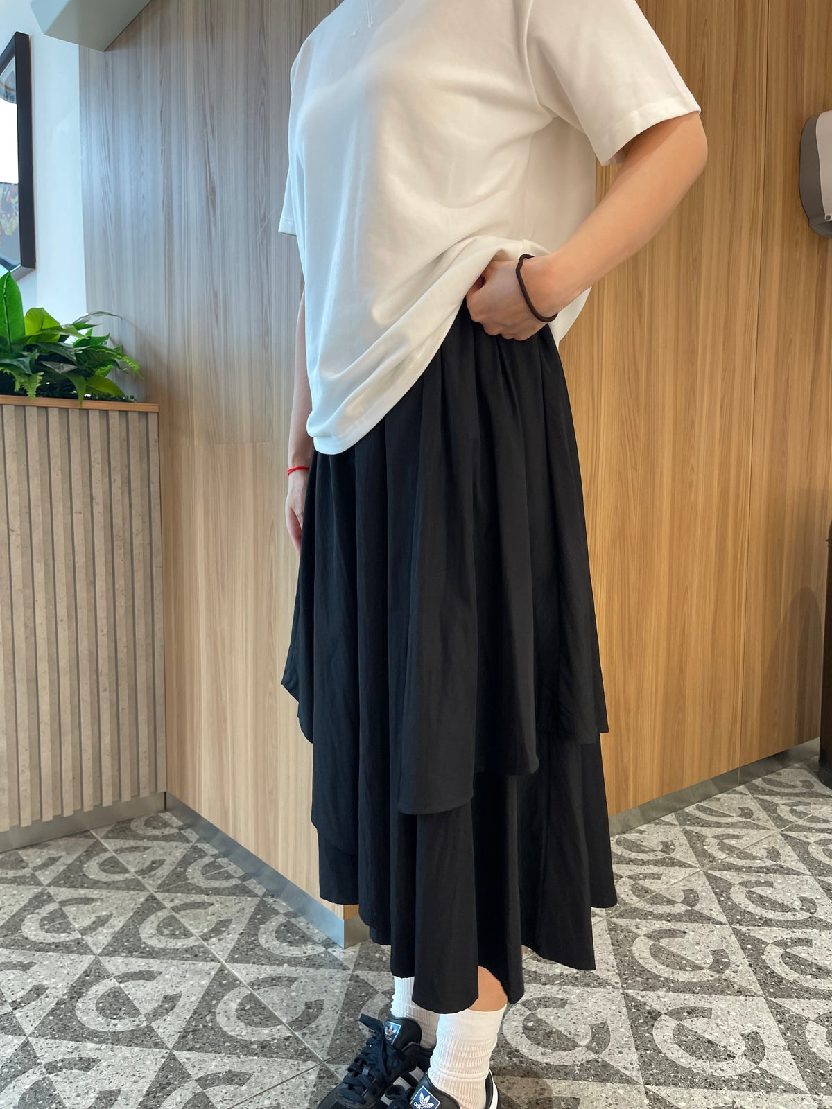 NYLON DESIGN SKIRT IN WHITE/BLACK