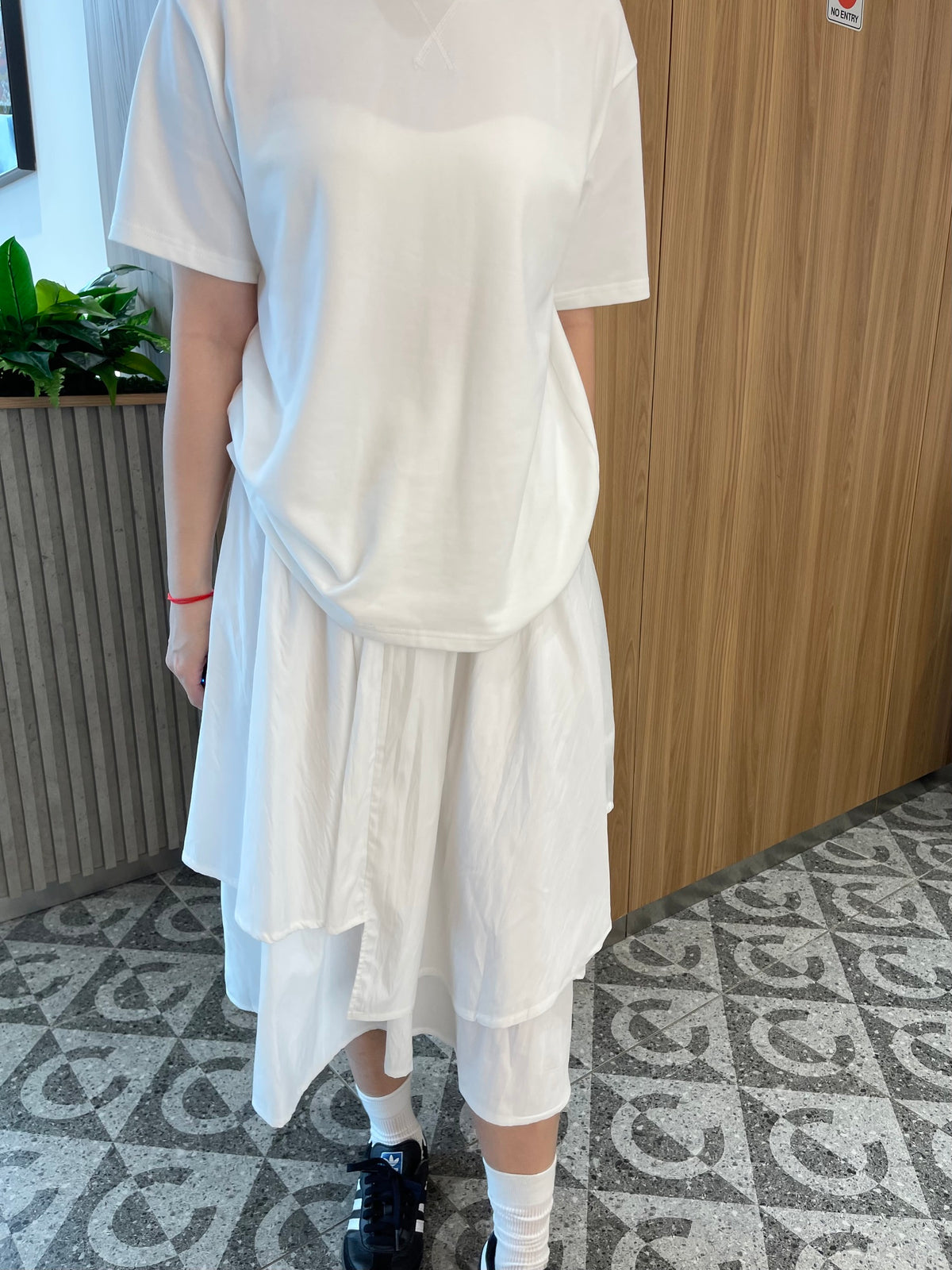 NYLON DESIGN SKIRT IN WHITE/BLACK