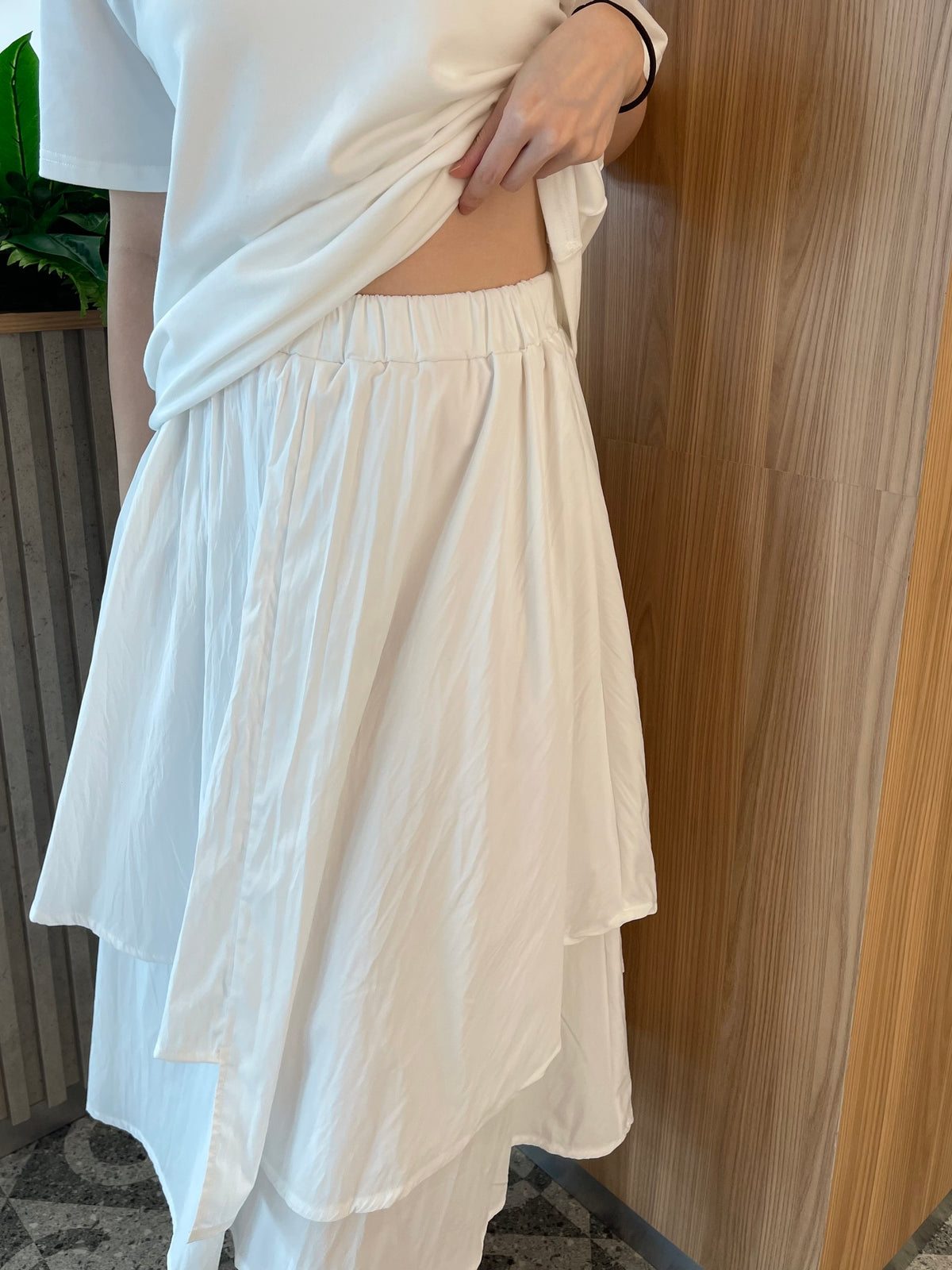 NYLON DESIGN SKIRT IN WHITE/BLACK