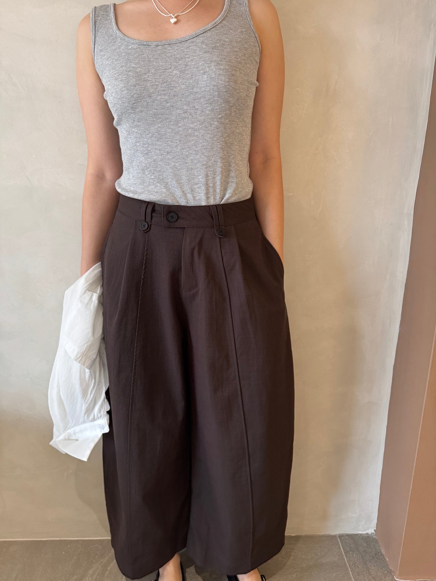 DENNIS BARREL TROUSERS IN BLACK/BROWN
