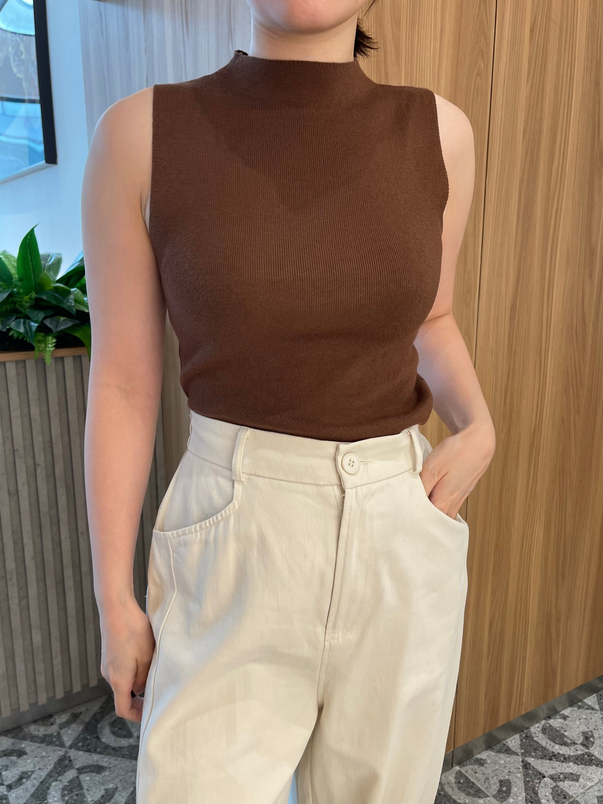 BASIC SINGLET KNIT TOP