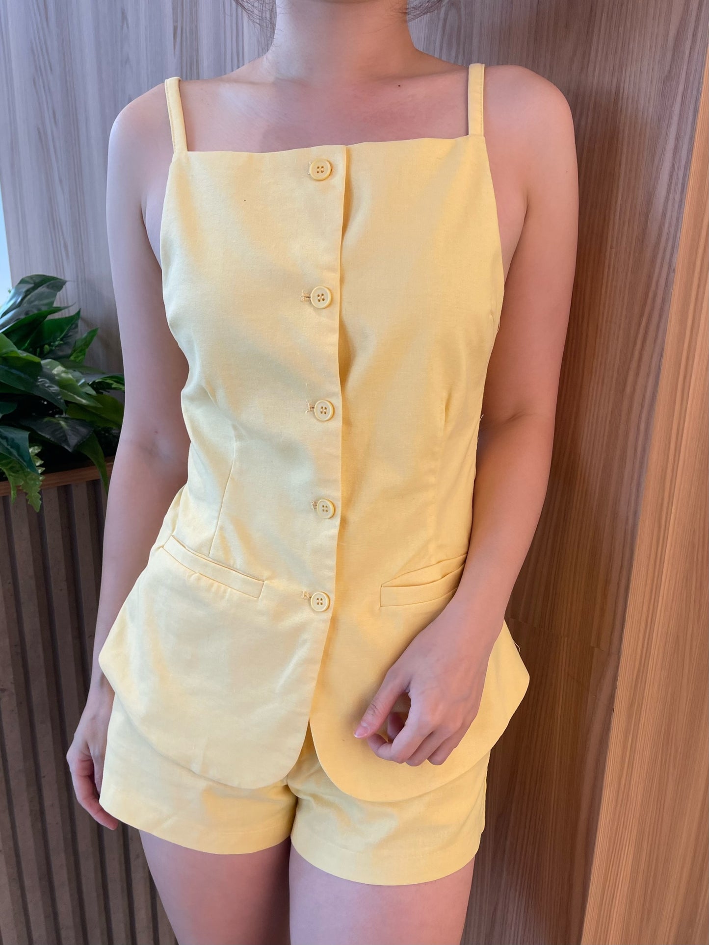 ABBY SET IN YELLOW
