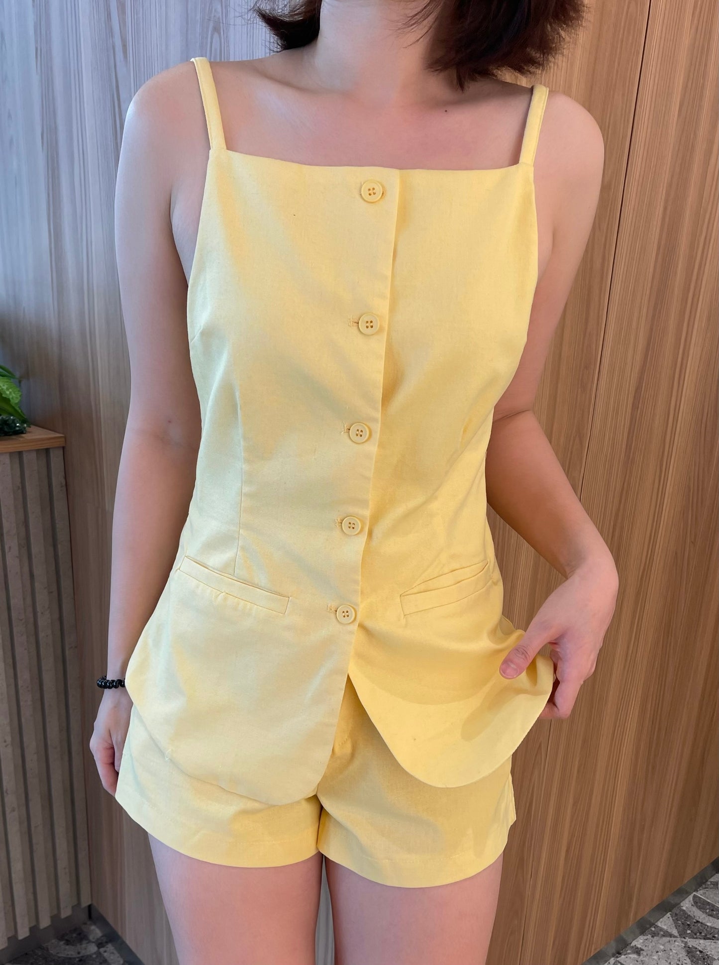 ABBY SET IN YELLOW