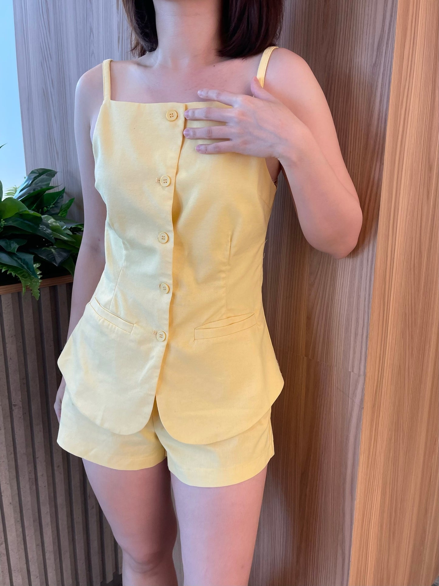 ABBY SET IN YELLOW