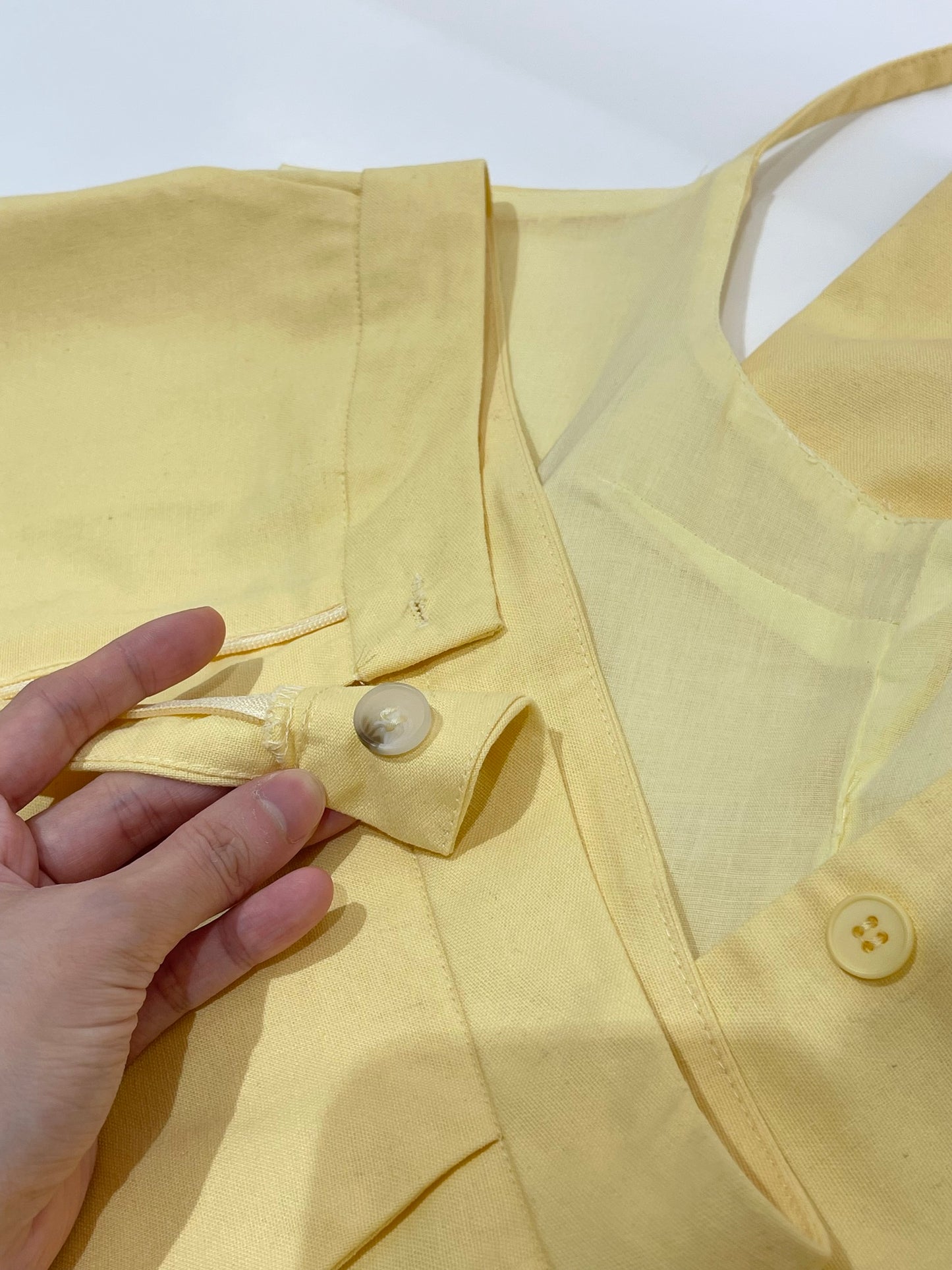 ABBY SET IN YELLOW