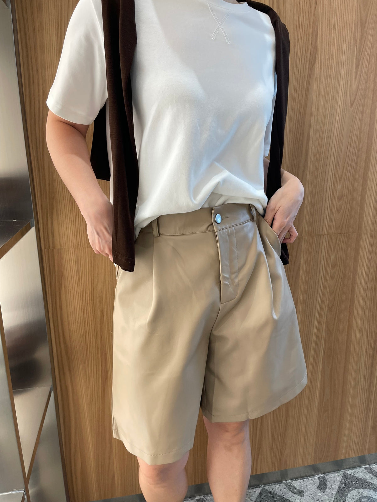 KITTY HIGH WAIST LEATHER SHORT IN BEIGE/BLACK