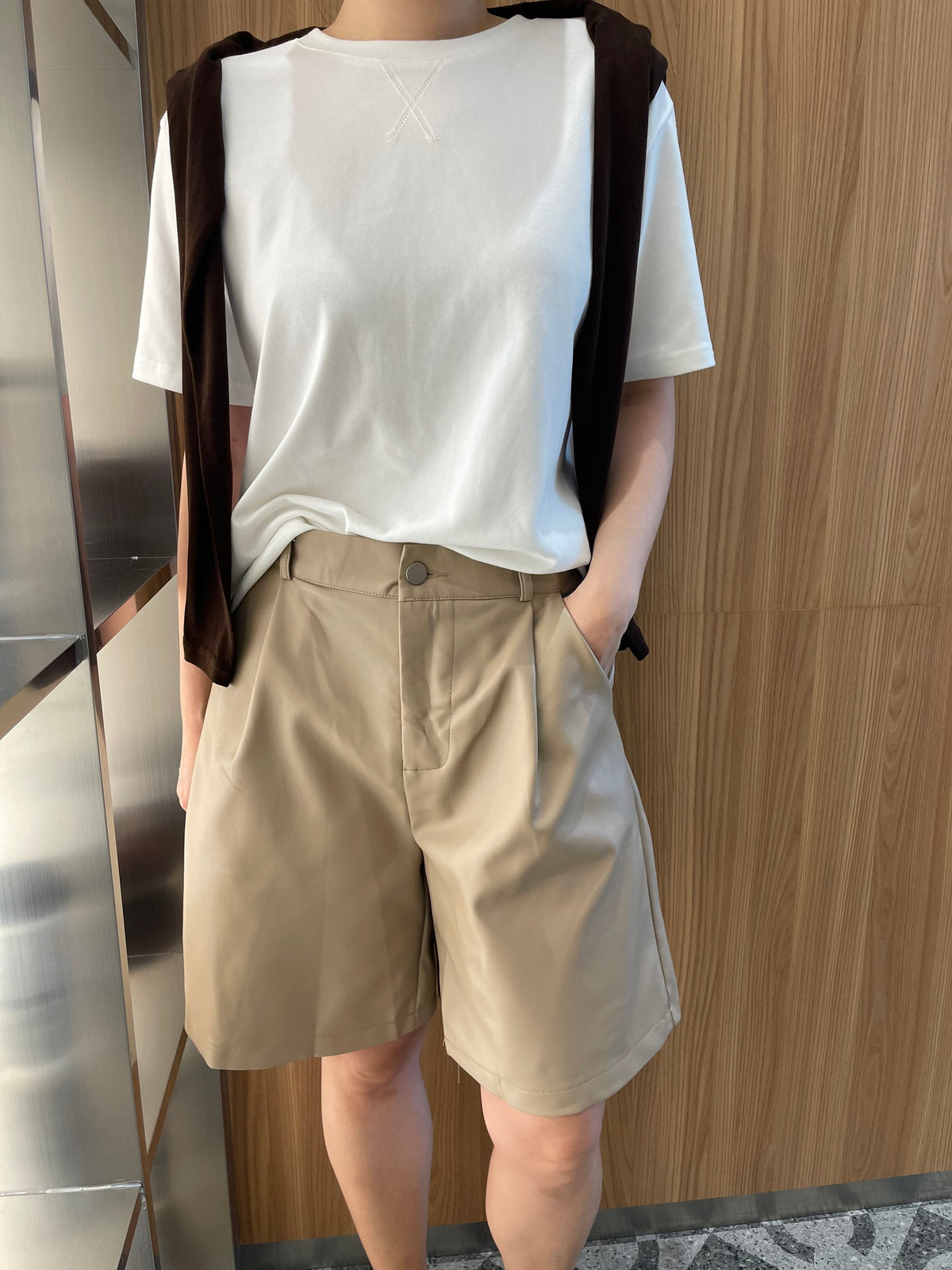 KITTY HIGH WAIST LEATHER SHORT IN BEIGE/BLACK