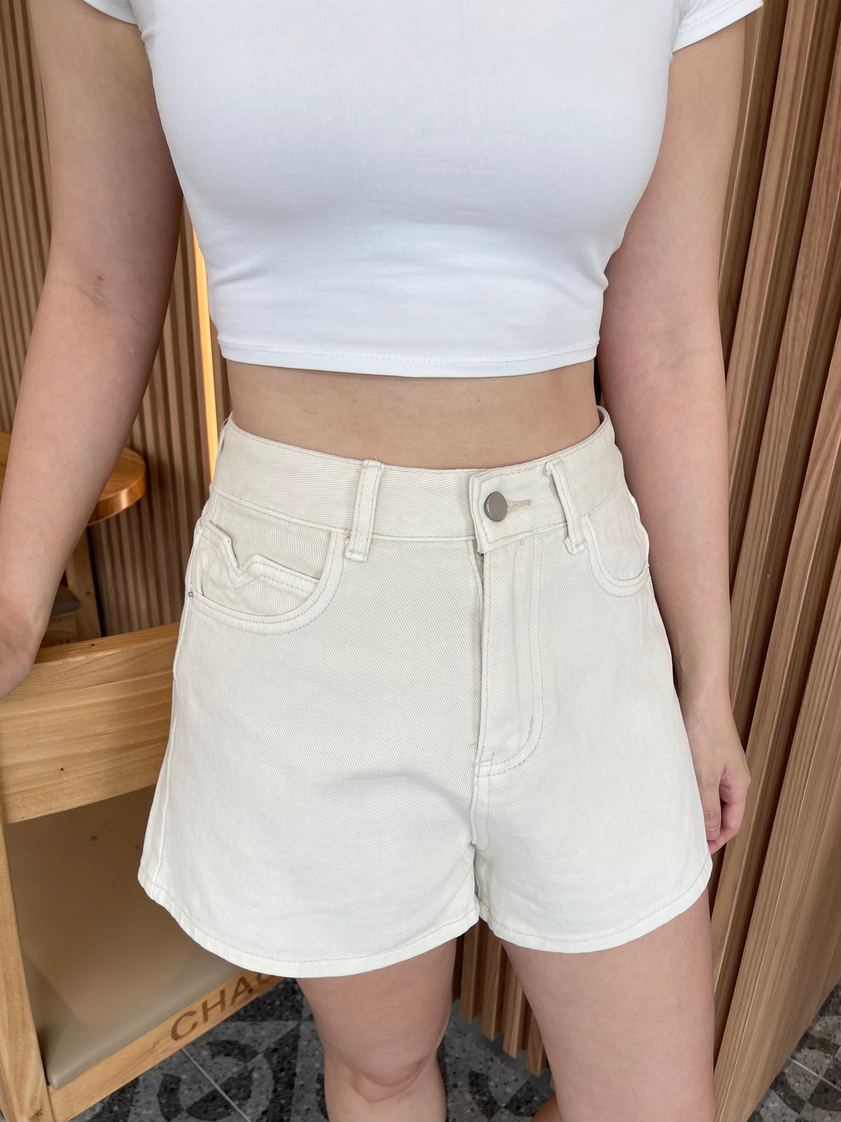 HIGHWAIST BEIGE JEANS SHORT
