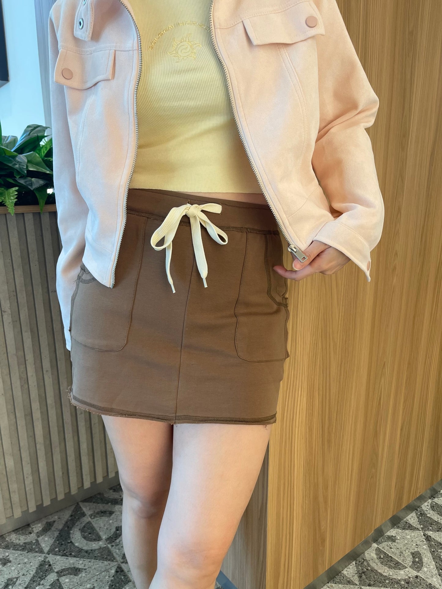 KIMI HIGH WAIST CASUAL MINI SKIRT IN BROWN/GREY