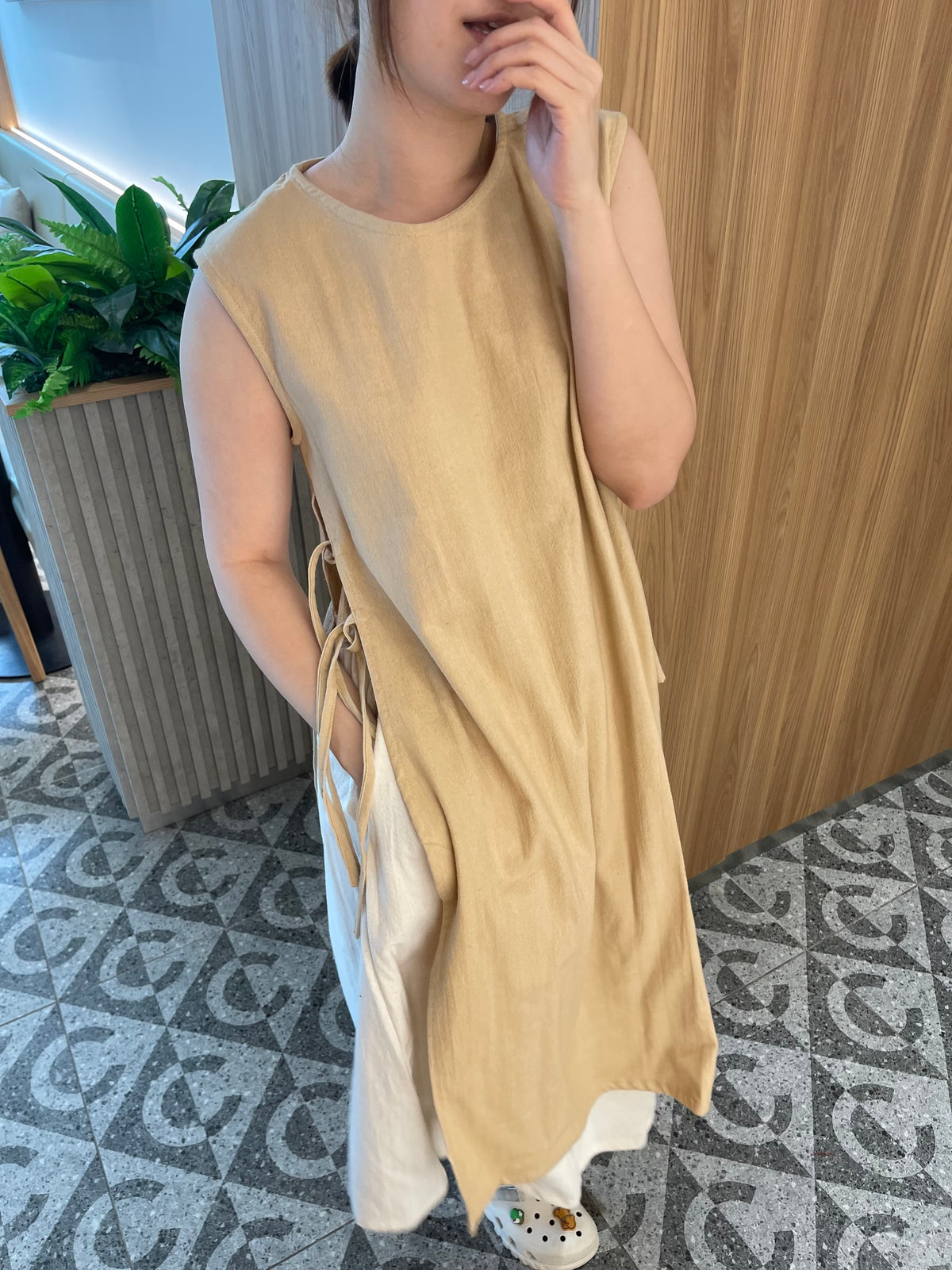 ESTHER LINEN COTTON SINGLET TOP IN WHITE/BLACK/KHAKI