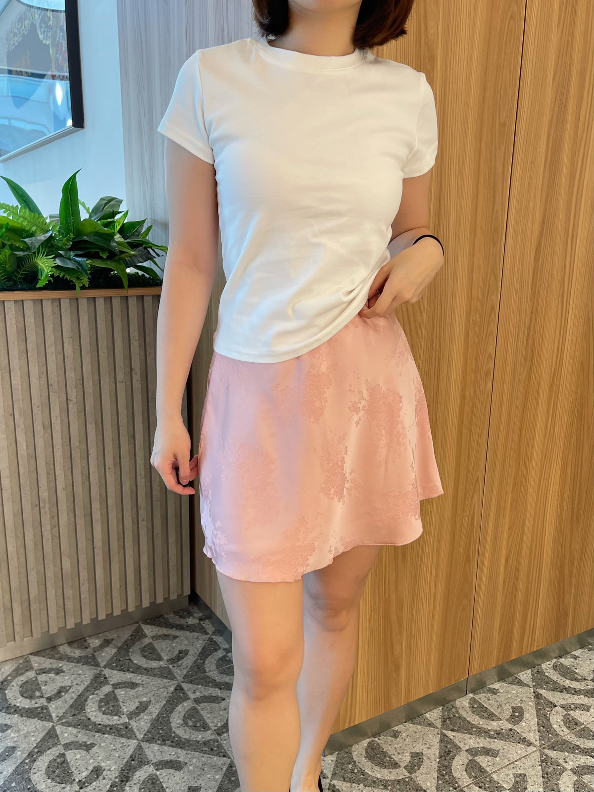 JOEY HIGH WAIST SATIN SKIRT IN WHITE/PINK