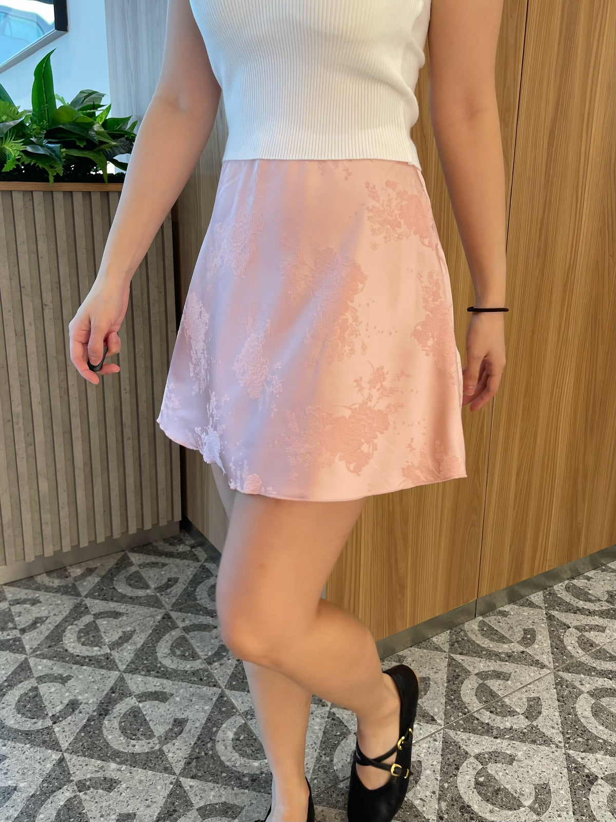 JOEY HIGH WAIST SATIN SKIRT IN WHITE/PINK