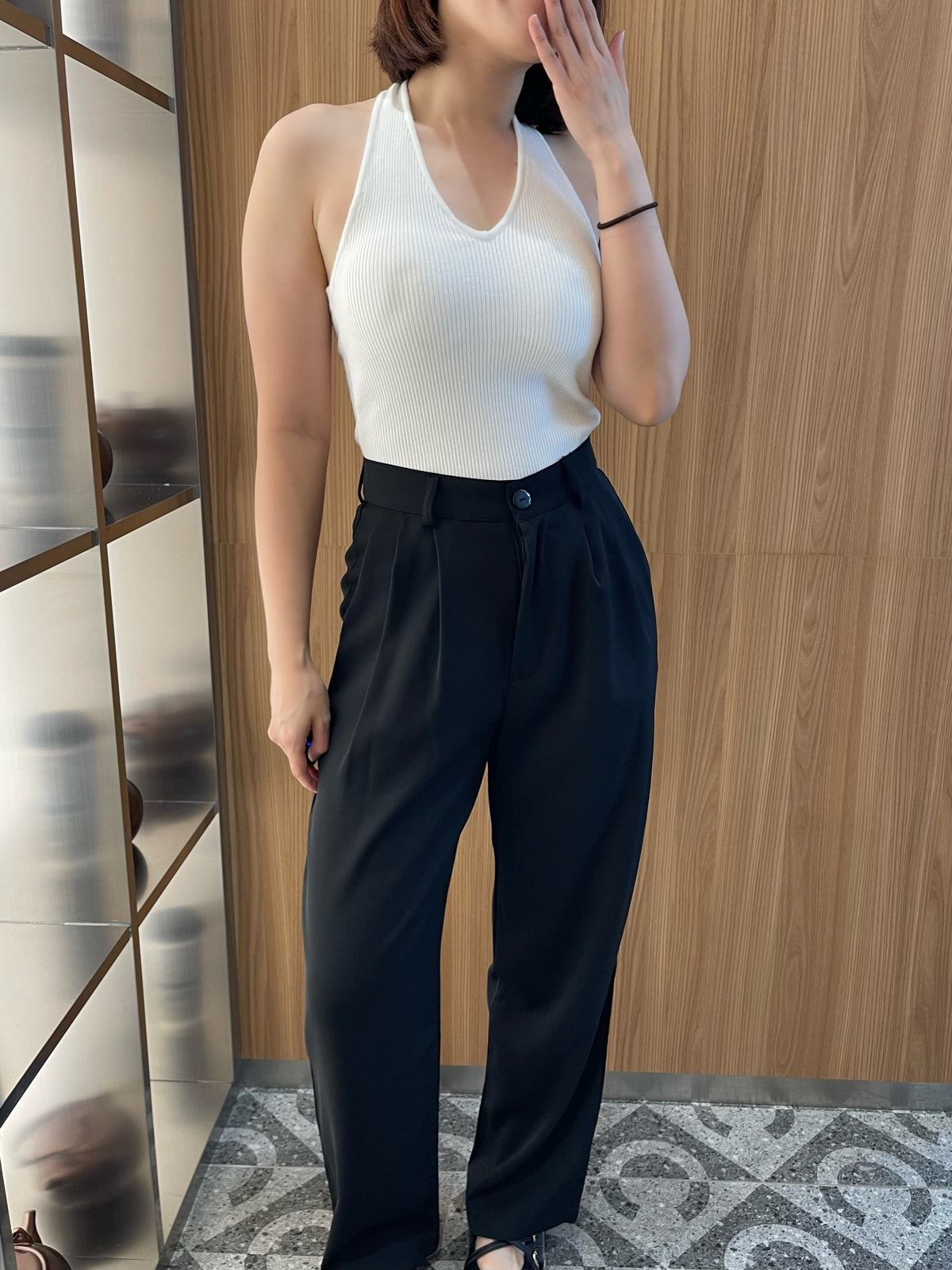 V NECK SINGLET TOP IN WHITE/MAROON//BROWN/BLACK