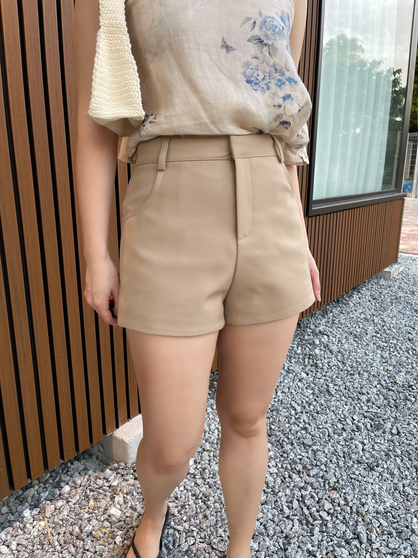 BELLA HIGH WAIST SHORT IN KHAKI