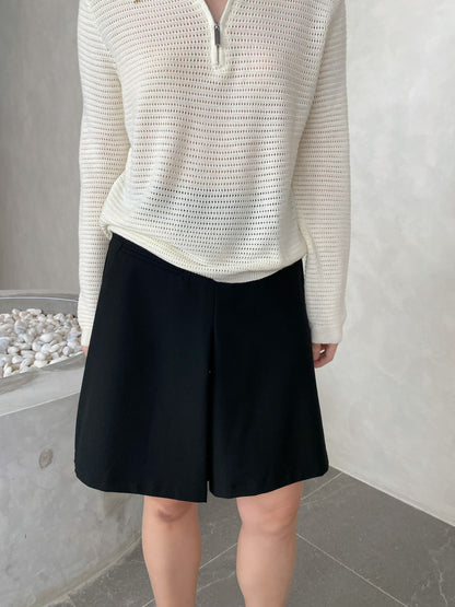 LILI SHORT IN BLACK