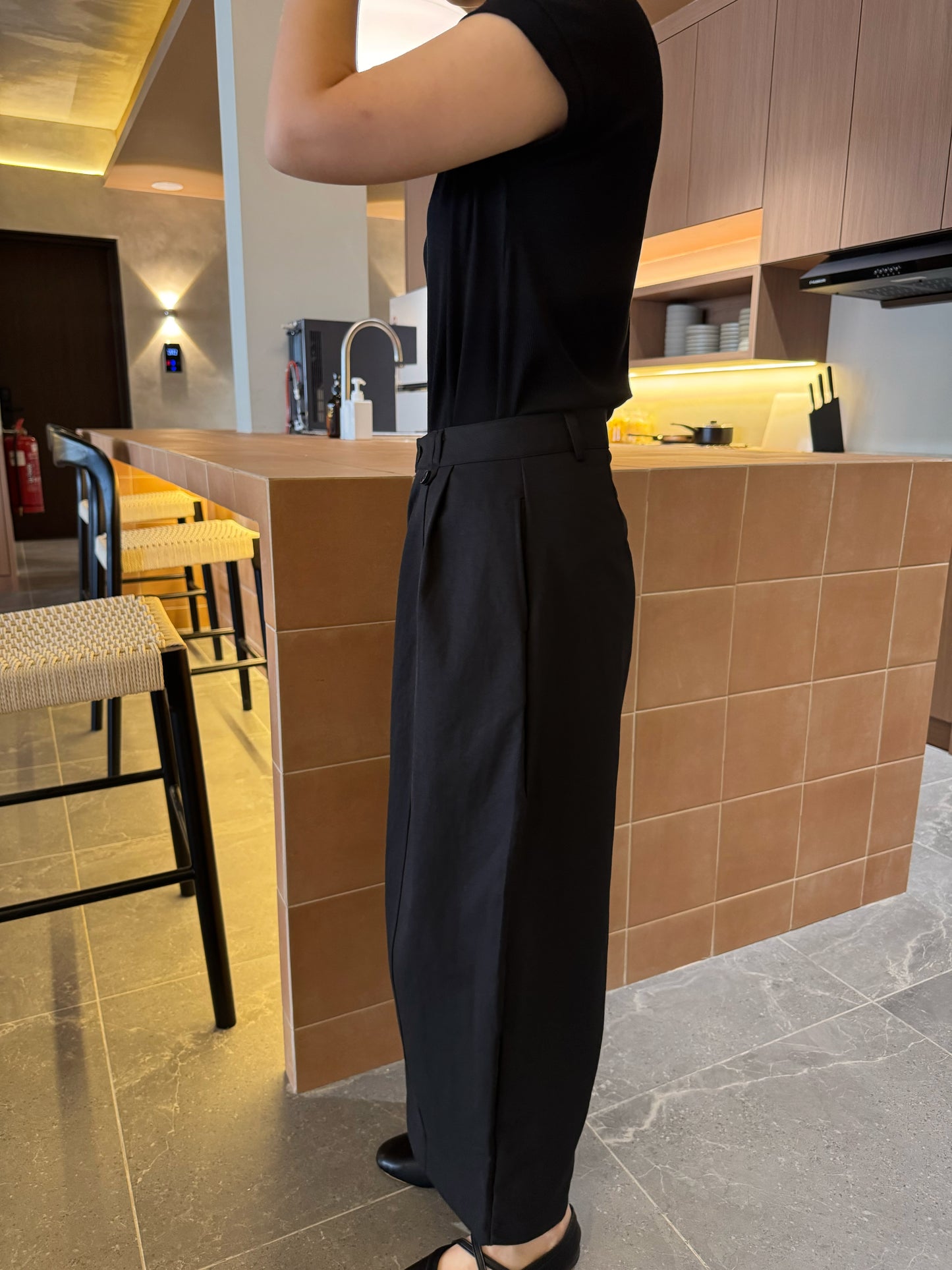 DENNIS BARREL TROUSERS IN BLACK/BROWN