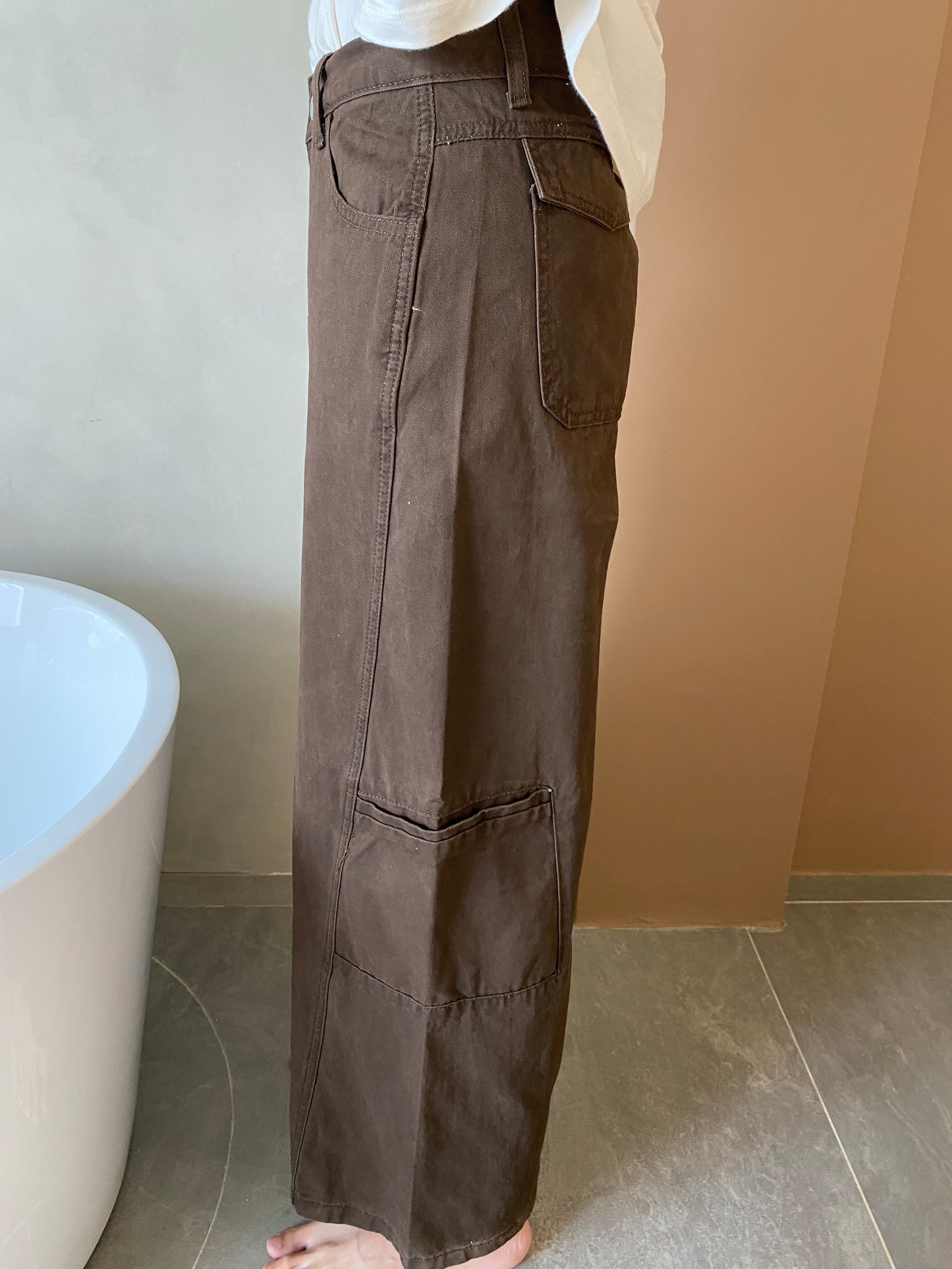 VELLA TROUSERS PANTS IN BROWN/KHAKI