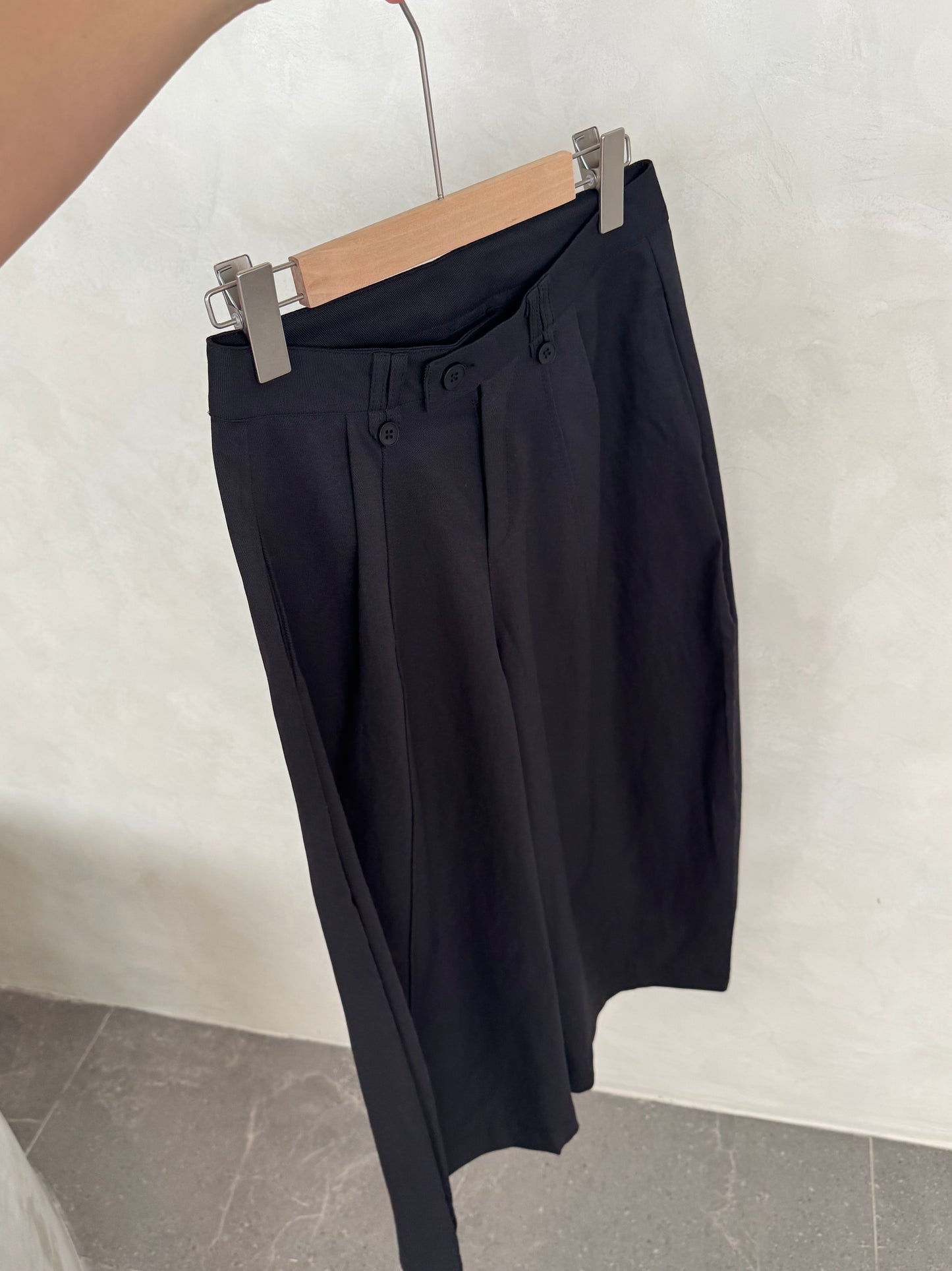 DENNIS BARREL TROUSERS IN BLACK/BROWN